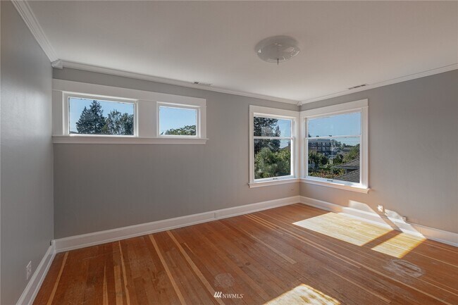 Building Photo - 2123 Hoyt Ave