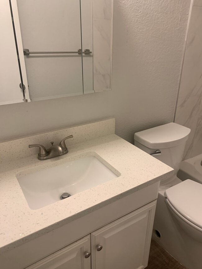 Building Photo - Renovated 3 Bedroom/ 1.5 Bath in Great Neighborhood