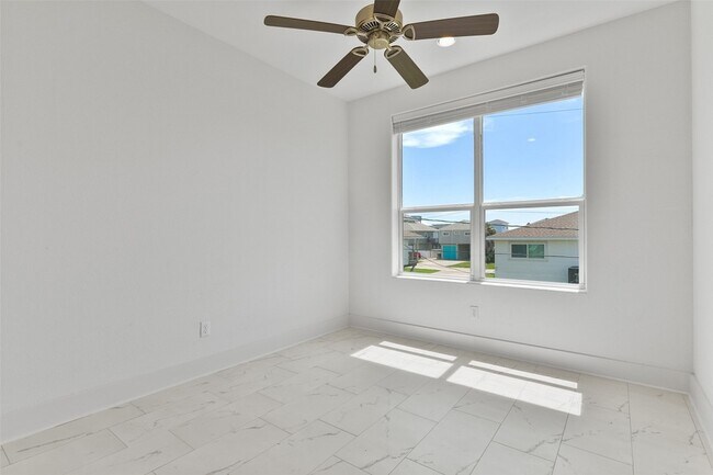 Building Photo - 4006 Fort Bend Dr