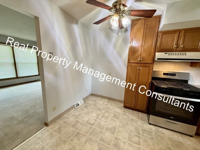 Building Photo - 2 Bedroom, 1.5 Bath Now Available!
