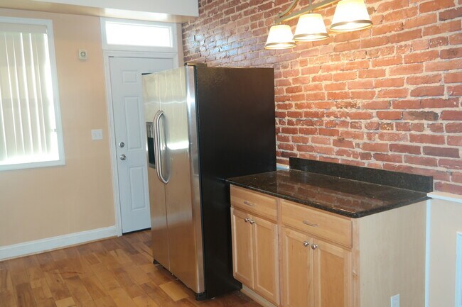 Building Photo - Charming 2 Bedroom/2.5 Bathroom Townhome in Linwood/Patterson Park, MD!