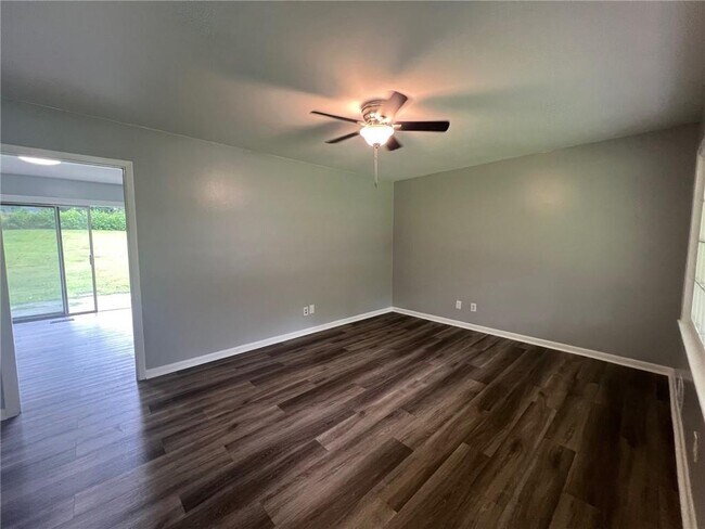 Building Photo - 1128 Lanier Dr