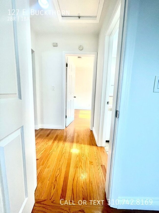 Building Photo - 127 E. Buckthorn-