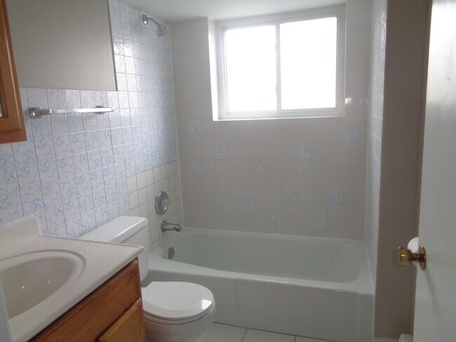 Building Photo - 6334 W 99th Pl