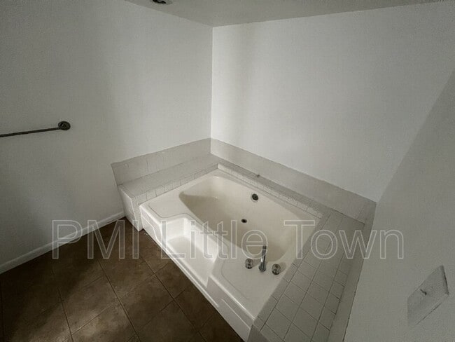 Building Photo - 2969 W Rowland Pl