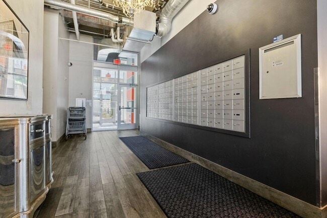 Building Photo - 521 S 7th St