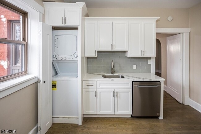 Building Photo - 204 Church St