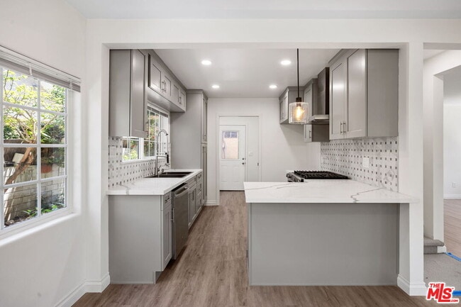 Building Photo - 1342 Mohawk St