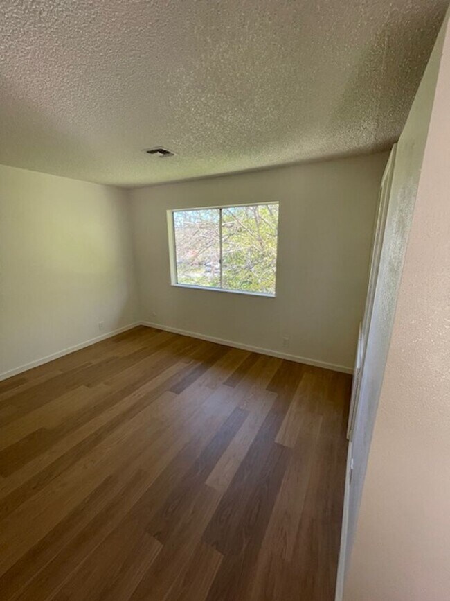 Building Photo - 5525 Capistrano Ave
