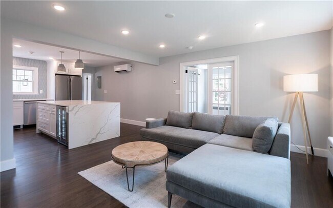 Building Photo - 118 Ruggles Ave