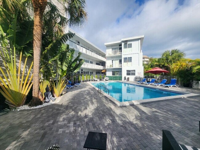 Building Photo - 2101 Normandy Dr