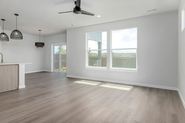 Building Photo - 6821 W Riverwood St