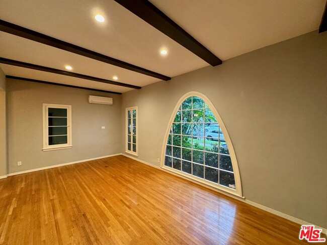Building Photo - 340 N Oakhurst Dr
