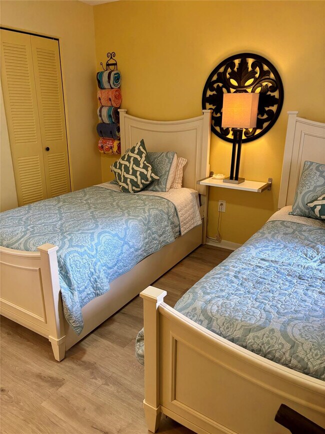 Building Photo - 9940 S Ocean Dr