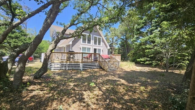 Building Photo - 102 W Windjammer Rd