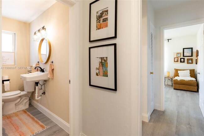 Building Photo - 20 SE 13th Terrace