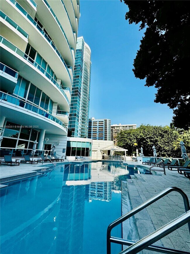 Building Photo - 2127 Brickell Ave