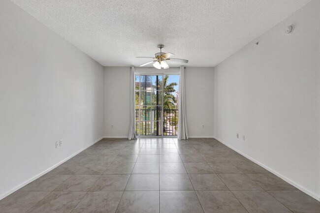 Building Photo - 720 S Sapodilla Ave