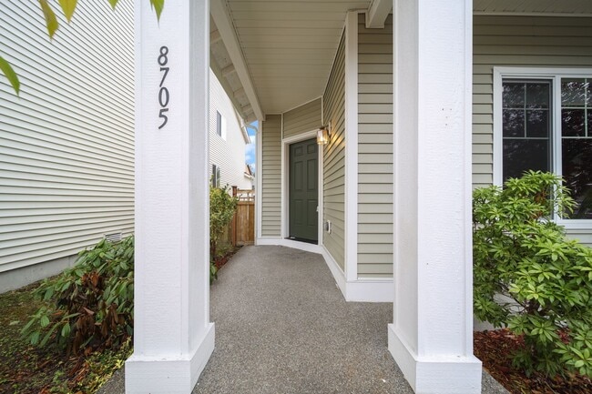 Building Photo - 3 bedroom 2.5 baths - Easy JBLM commute! - North Thurtson School District.