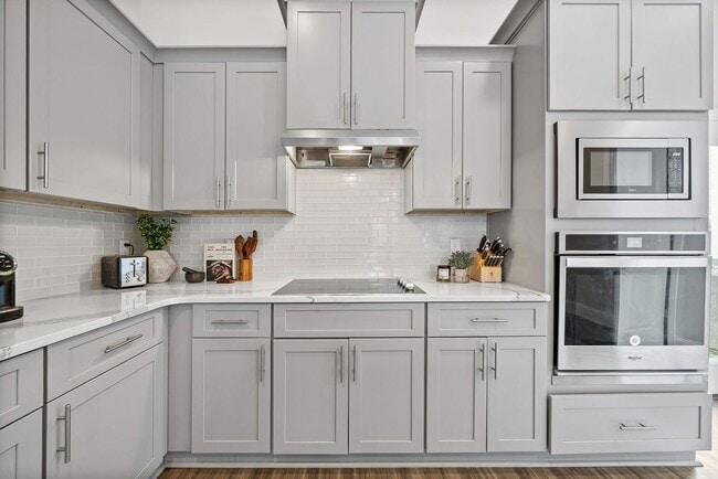 Building Photo - Modern Living in the Heart of Pleasant View Village!