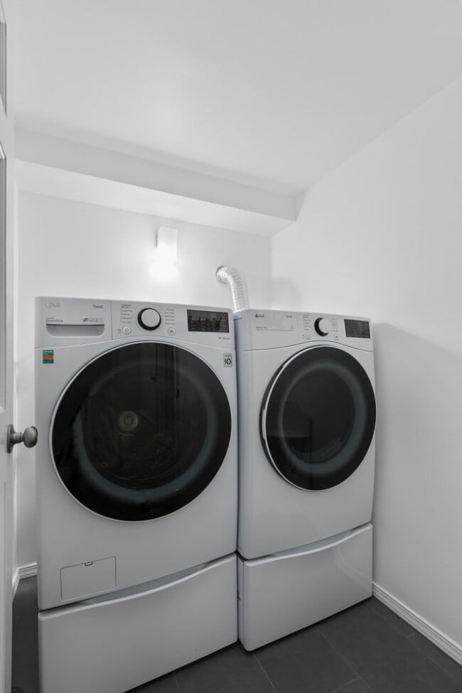 Building Photo - 4Bd/2Ba Seattle Home