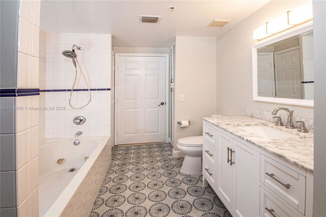 Building Photo - 2630 SW 28th St