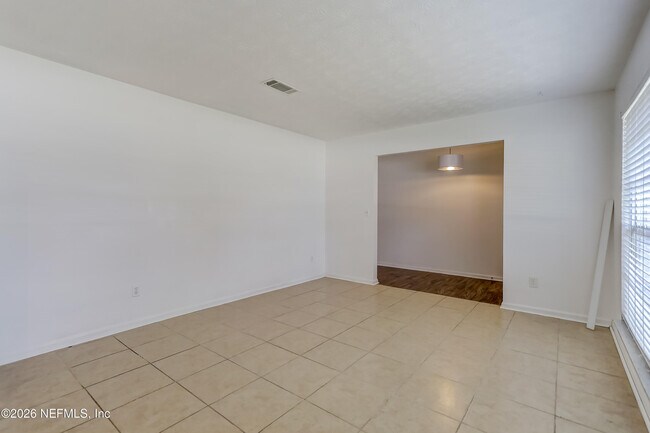 Building Photo - 166 Vanderford Rd W
