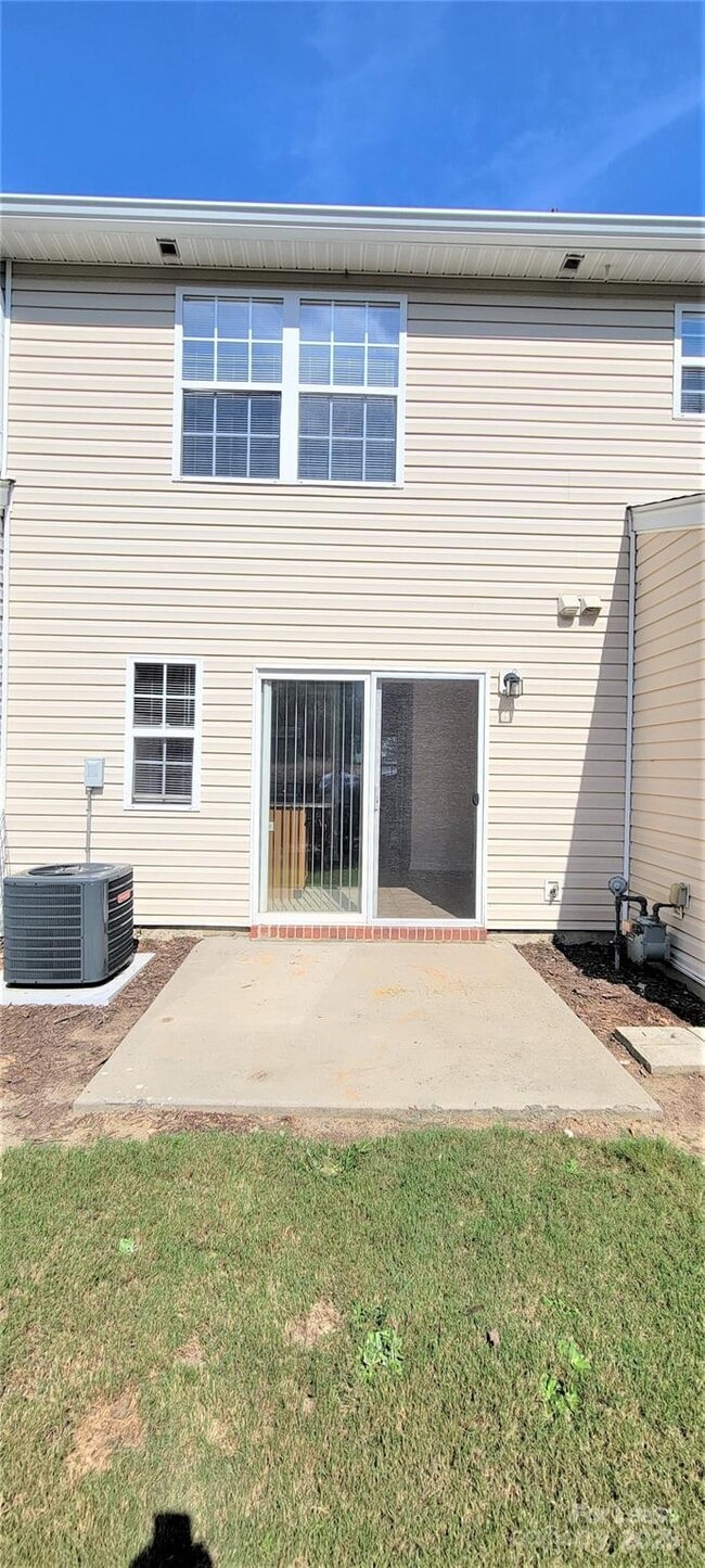 Building Photo - 915 Par One Ct