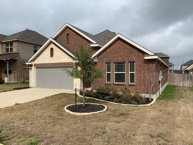 Building Photo - LOVELY ONE STORY HOME WITH EASY ACCESS TO ...