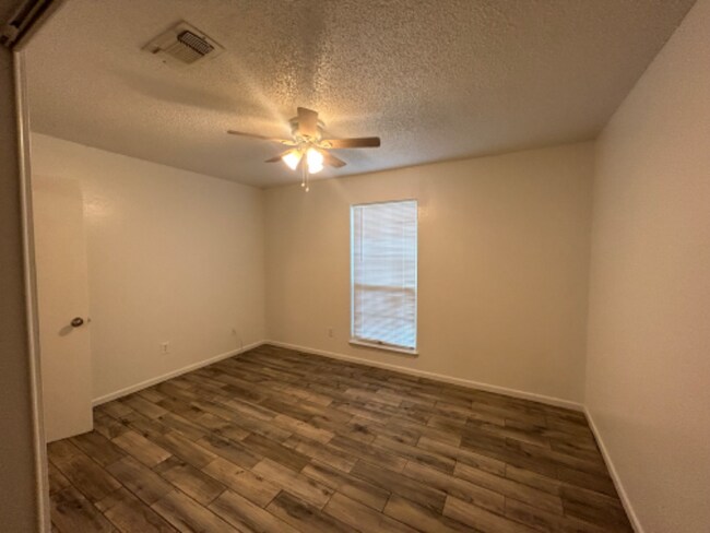 Building Photo - 407 Randy Blvd