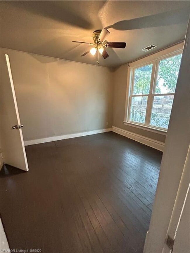 Building Photo - 600 S 17th St