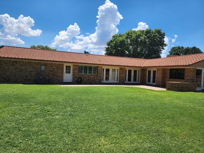 Building Photo - 516 Diamondhead Dr