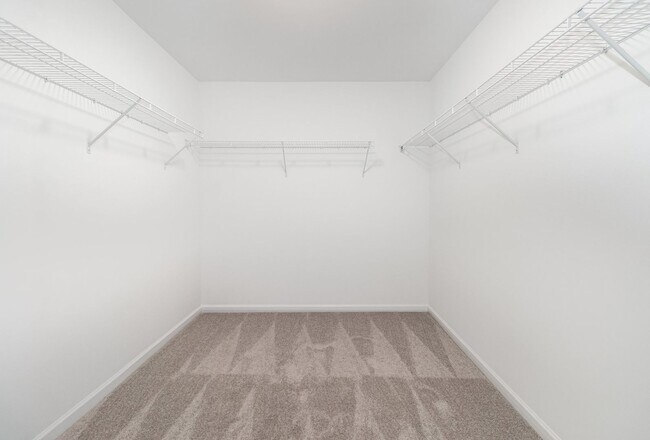 Building Photo - 7870 Briarwood Dr