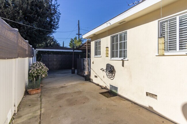 Building Photo - 6641 Murietta Ave