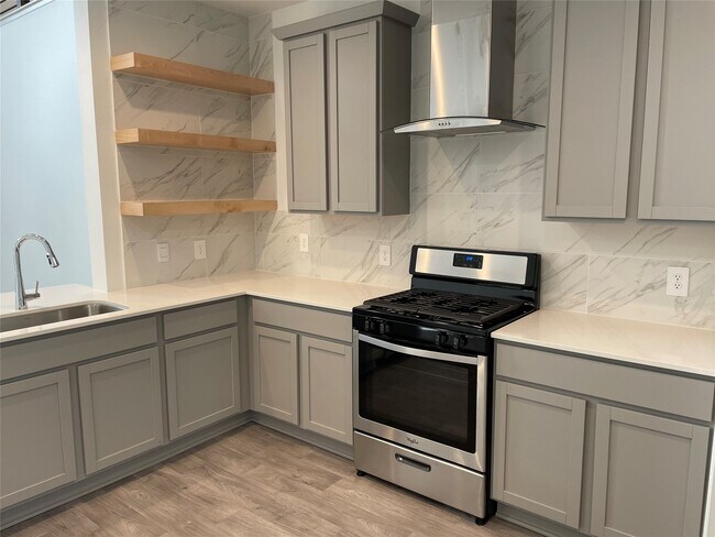 Building Photo - 12721 Oxford Gate Dr