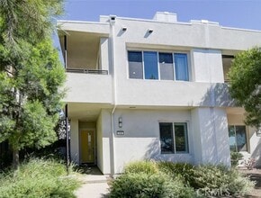 Building Photo - 148 Spectacle