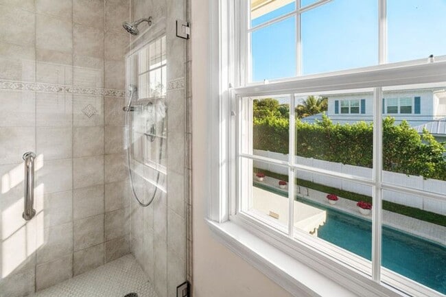 Building Photo - 518 Gardenia Terrace