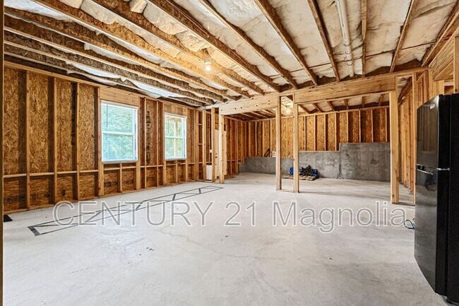 Building Photo - 552 Post Oak Ln