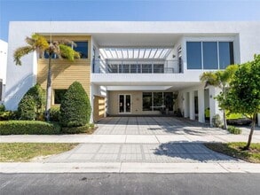 Building Photo - 7451 NW 103rd Ct