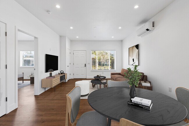 Building Photo - 2600 W Rumble Rd