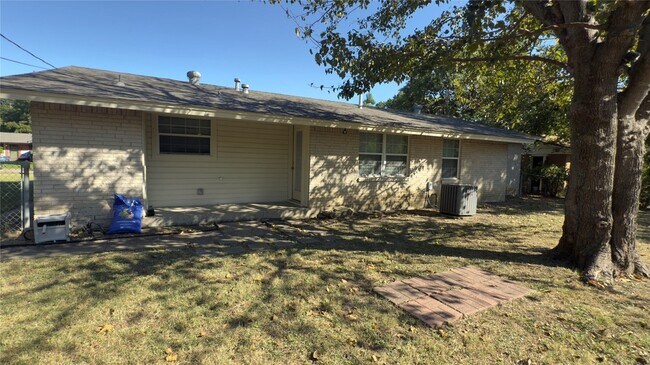 Building Photo - 12117 Sunland St