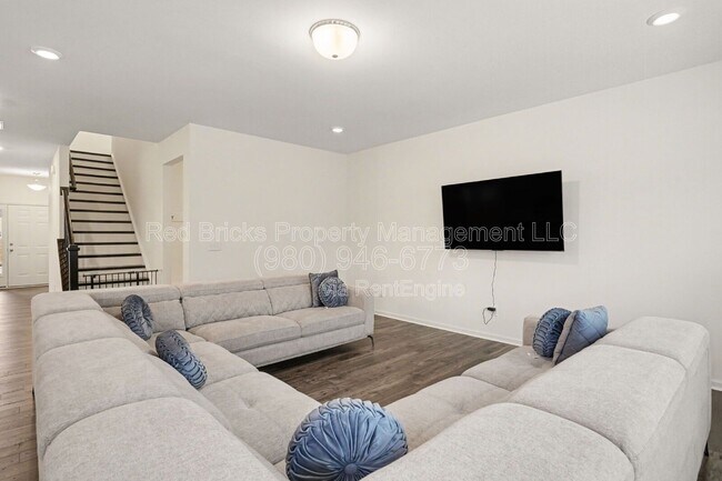 Building Photo - 162 Aspire Cir