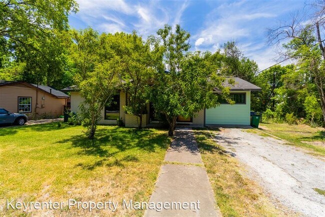Building Photo - 1423 Broadmoor Dr