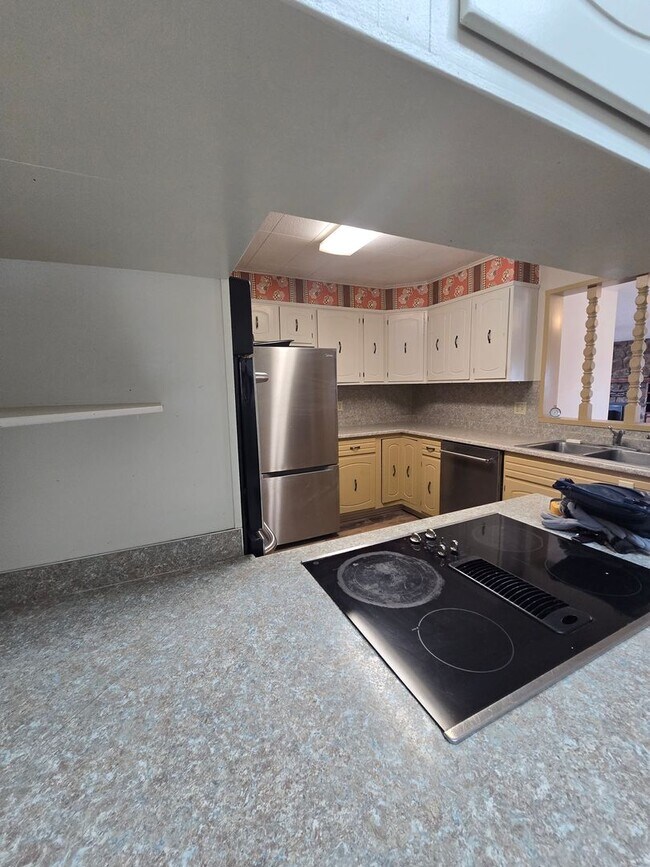 Building Photo - Charming Farmhouse