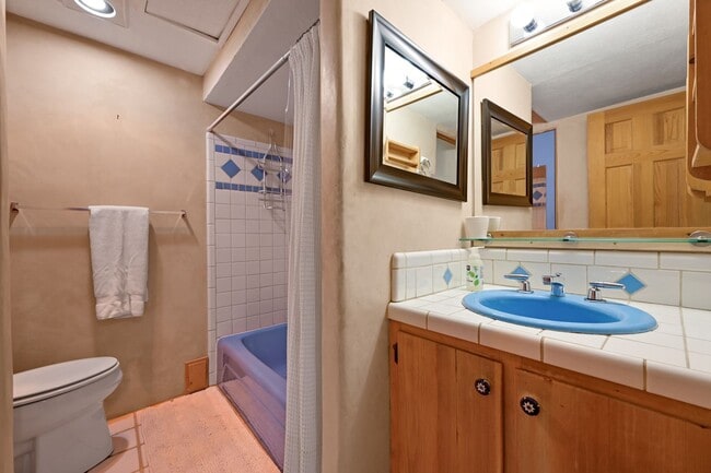 Building Photo - Furnished Museum Hill Casita