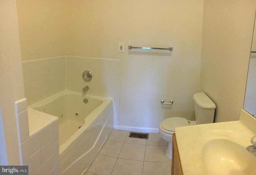Master Bathroom - 521 Primus Ct
