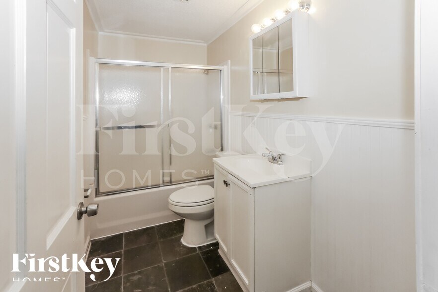 Building Photo - 5233 Edenshire Ave