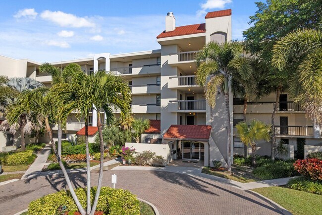 Building Photo - 825 Egret Cir