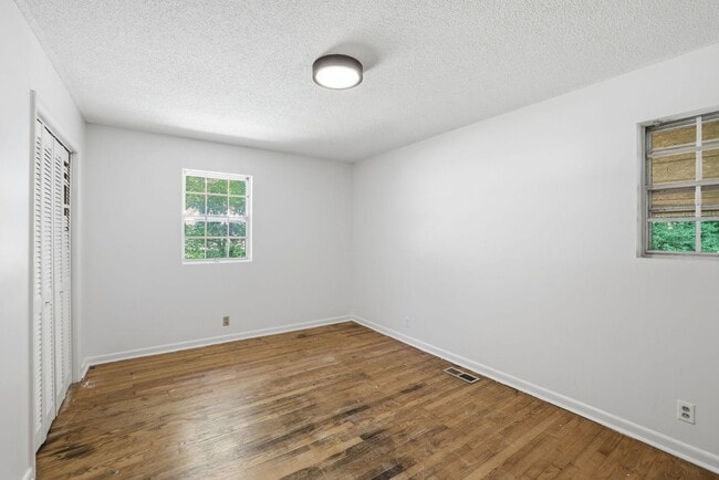 Building Photo - In the Heart of Hixson! 3 beds, 2 baths, Recent Updates! Housing Voucher Accepted.