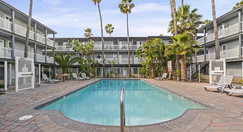 Building Photo - 1111 Seacoast Dr